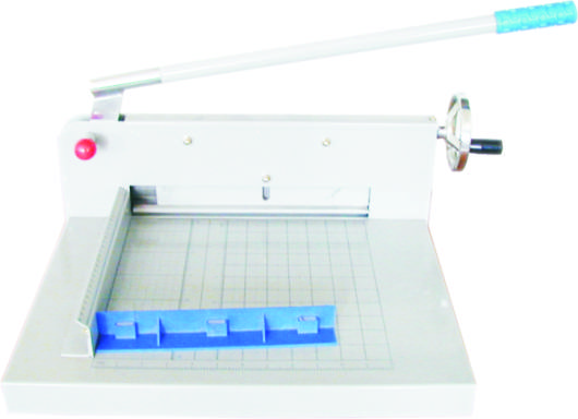 TAGLIERINA A LEVA ALTI SPESSORI A4 LUCE 30MM