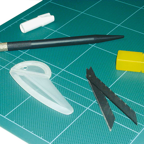 KIT DA TAGLIO CON BASE CM.21x29