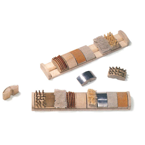 [TPC04779] GIOCO DELLE CAREZZE LEGNO CM.5X29